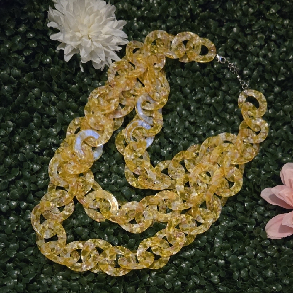Elegant Yellow Chain Link Necklace